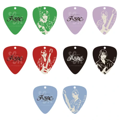 FLARE OSHI PICK CHARM