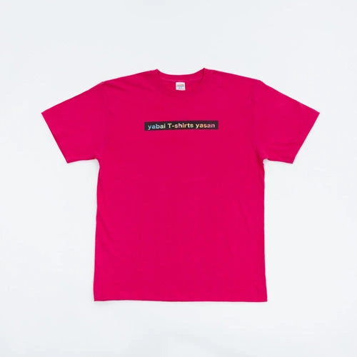 ショッキングピンクTシャツ