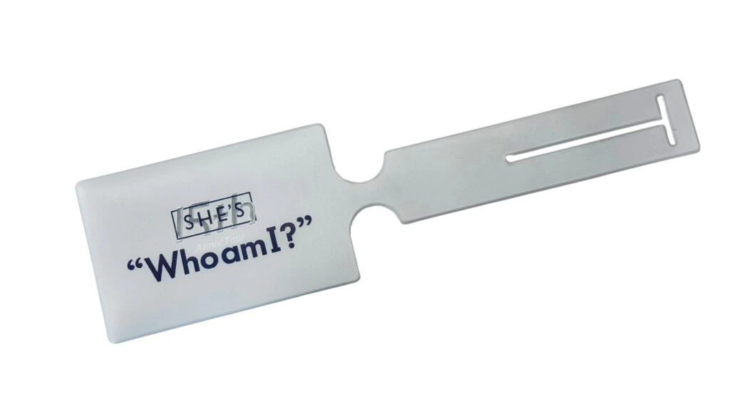 Who am I? ラゲッジタグ