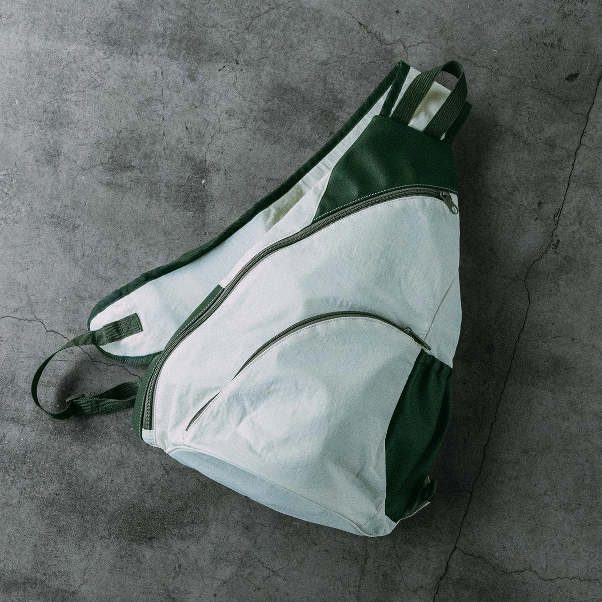 HANA Members' Collection “One-strap backpack” by KOHARU